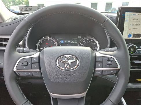 Certified 2026 Toyota Highlander XLE AWD/4WD image 18