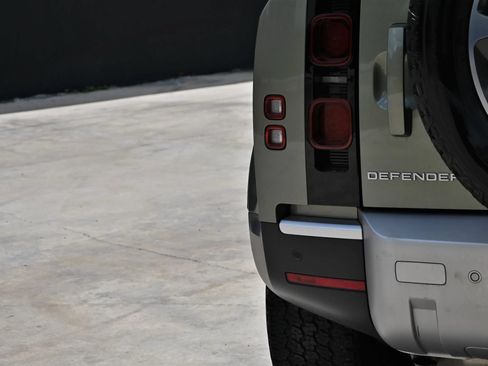 Used 2022 Land Rover Defender 110 S AWD/4WD image 9