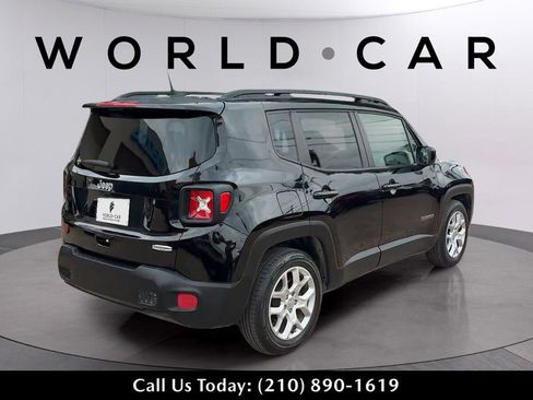 Used 2018 Jeep Renegade Latitude FWD image 5