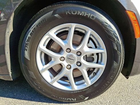 Certified 2023 Chrysler Pacifica Touring-L FWD image 8