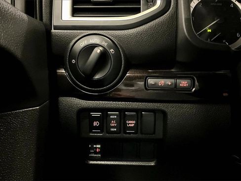 Used 2019 Nissan Titan SV w/ SV Convenience Package image 17