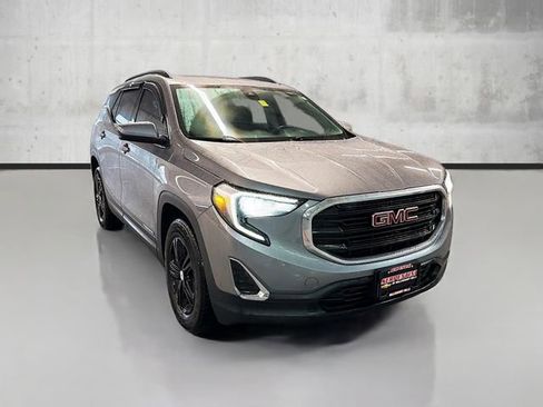 Used 2020 GMC Terrain SLE w/ Driver Convenience Package image 3