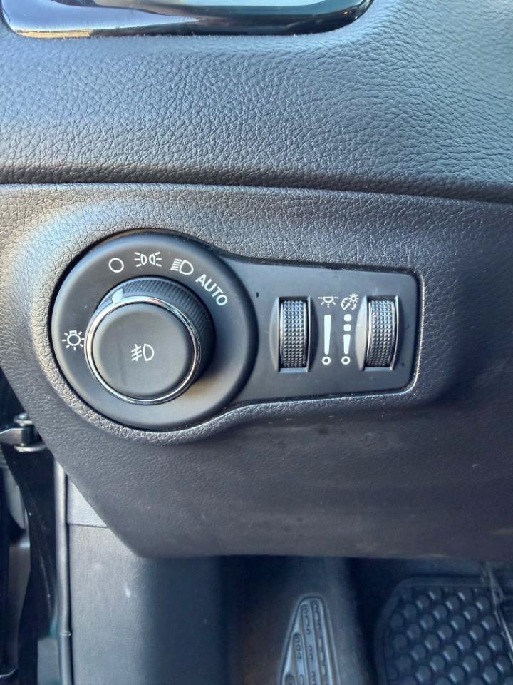 Used 2020 Jeep Compass Latitude FWD image 21