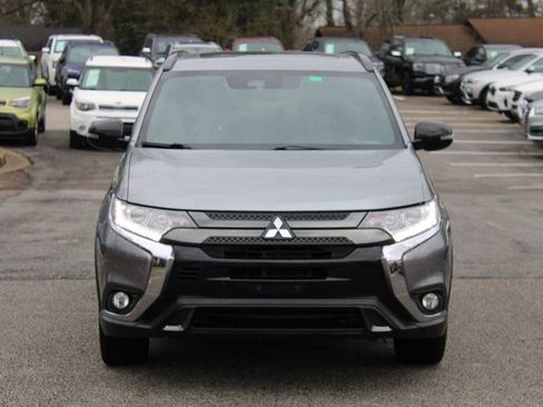 Used 2020 Mitsubishi Outlander LE image 2