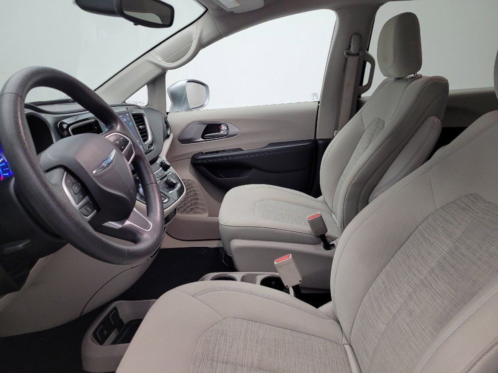 Used 2018 Chrysler Pacifica Touring Plus FWD image 17