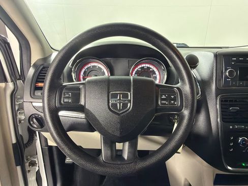 Used 2014 Dodge Grand Caravan SXT FWD image 15