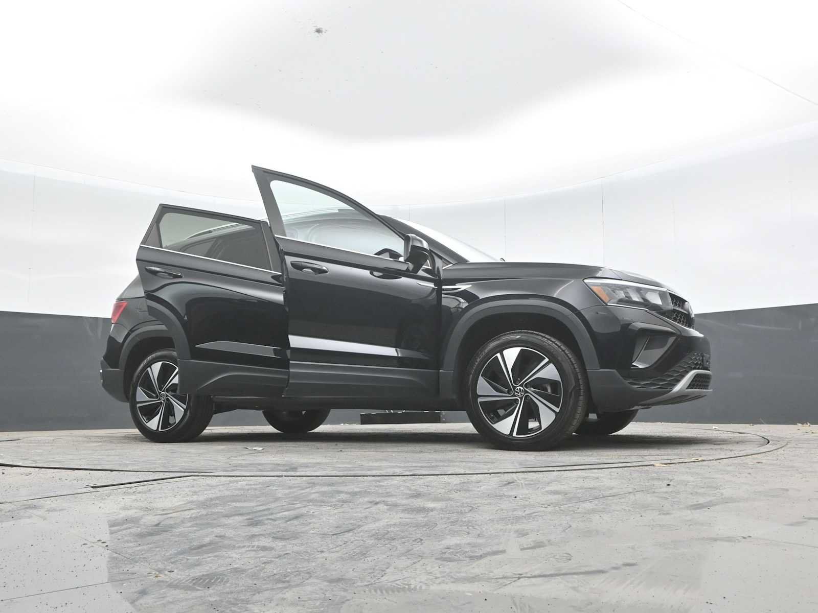 Used 2024 Volkswagen Taos SE AWD/4WD image 55