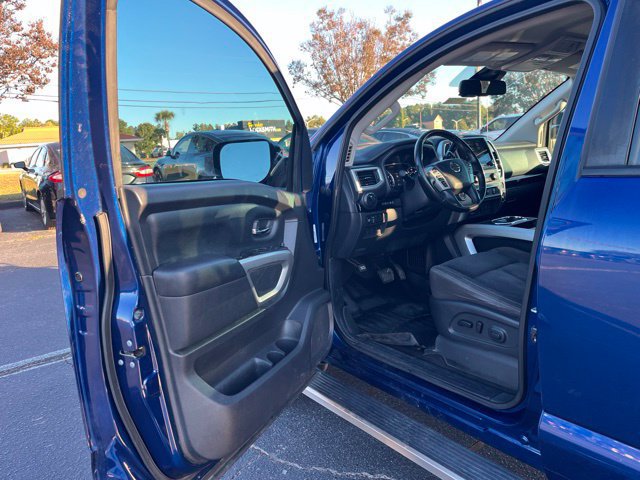 Used 2021 Nissan Titan SV w/ SV Convenience Package RWD image 4