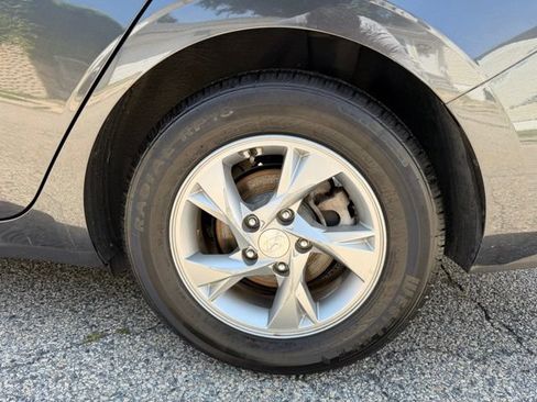 Used 2021 Hyundai Elantra SE FWD image 35