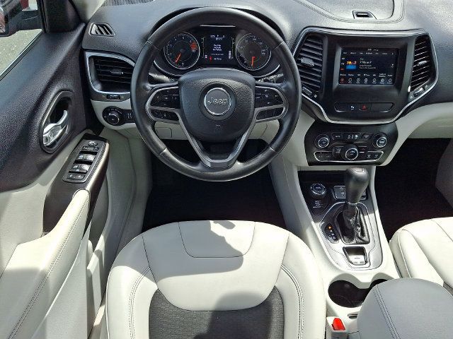 Used 2020 Jeep Cherokee Latitude Plus AWD/4WD image 2