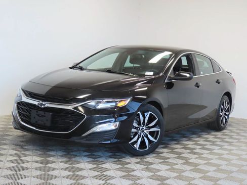 Used 2025 Chevrolet Malibu RS FWD image 1