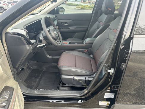 New 2026 Nissan Kicks SR image 9