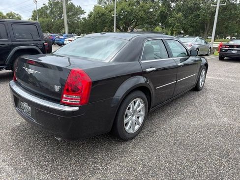 Used 2010 Chrysler 300 C RWD image 5