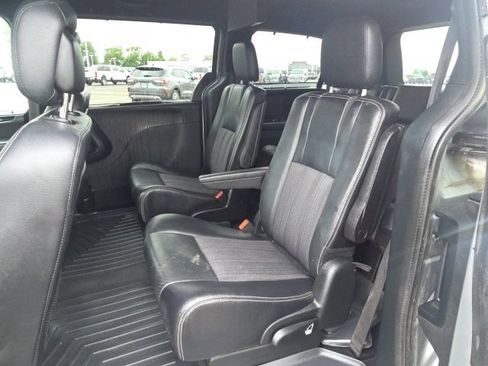 Used 2015 Chrysler Town & Country S FWD image 18