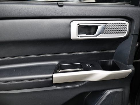 Used 2022 Ford Explorer Limited w/ Equipment Group 301A image 23