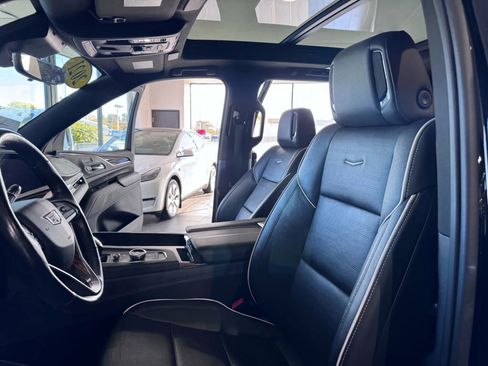 Used 2021 Cadillac Escalade Premium Luxury image 10