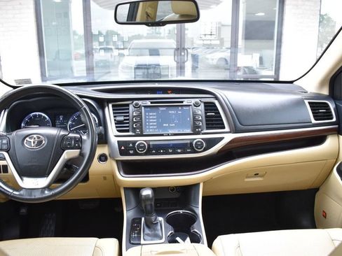 Used 2015 Toyota Highlander Limited FWD image 32
