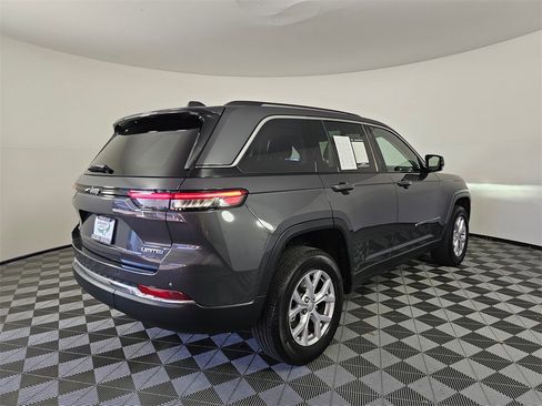 Used 2022 Jeep Grand Cherokee Limited image 7
