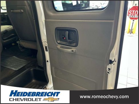 Used 2017 Chevrolet Express 2500 LT w/ LT Preferred Equipment Group RWD image 15