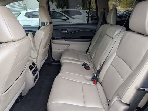 Used 2021 Honda Pilot Touring image 19