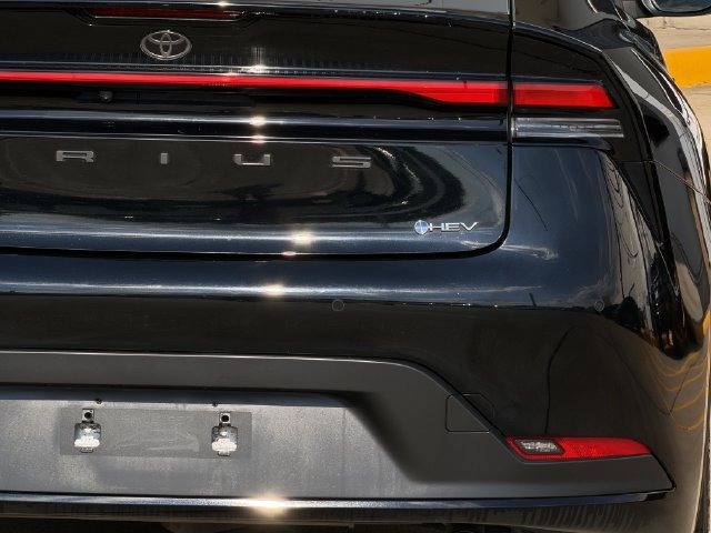 Used 2025 Toyota Prius LE FWD image 8