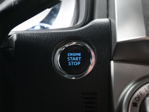 Used 2022 Toyota 4Runner SR5 AWD/4WD image 24