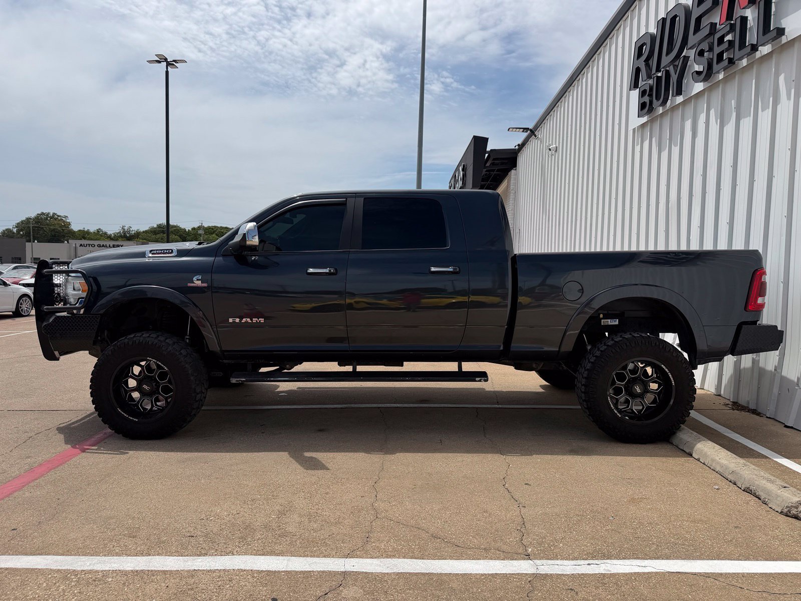 Used 2019 RAM 2500 Laramie AWD/4WD image 3