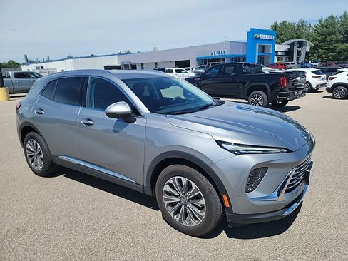 Used 2025 Buick Envision Preferred AWD/4WD image 2