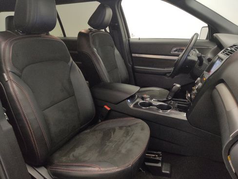 Used 2019 Ford Explorer XLT w/ Equipment Group 202A image 21