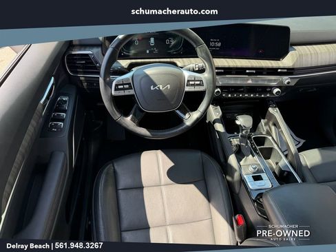 Used 2025 Kia Telluride EX w/ EX Captain's Chair Package FWD image 13