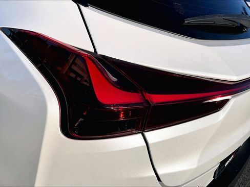 Used 2023 Lexus UX 250h FWD image 27