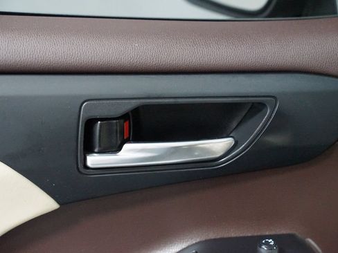 Certified 2021 Toyota Highlander XLE FWD image 32