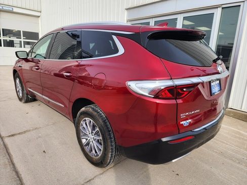 Used 2024 Buick Enclave Premium image 3