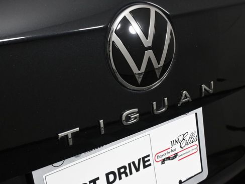 Used 2023 Volkswagen Tiguan SE image 27