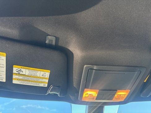 Used 2018 Ford Explorer XLT w/ Equipment Group 202A image 25