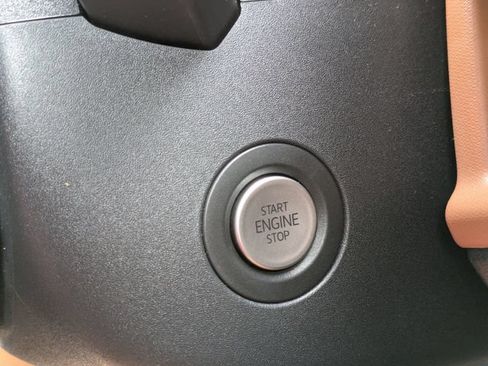 New 2025 Volkswagen ID. Buzz Pro S RWD image 35