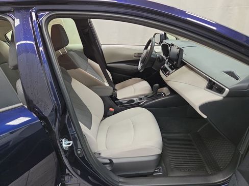 Used 2022 Toyota Corolla LE FWD image 11