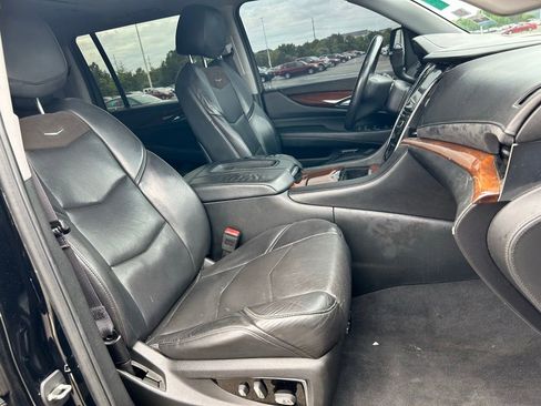 Used 2017 Cadillac Escalade ESV Luxury AWD/4WD image 15