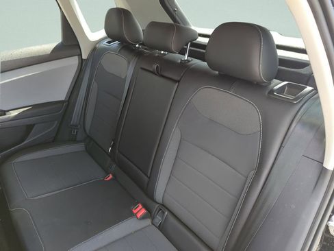 Certified 2022 Volkswagen Taos SE image 25