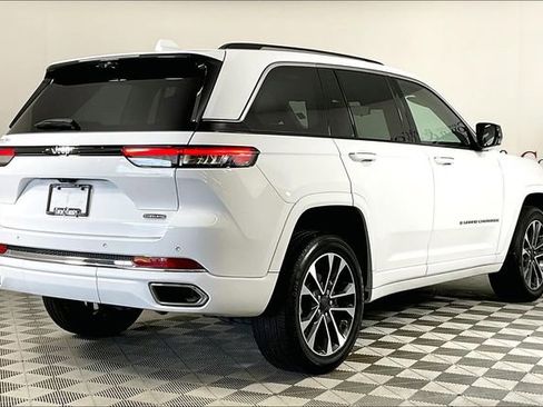 Used 2022 Jeep Grand Cherokee Overland w/ Luxury Tech Group IV image 10