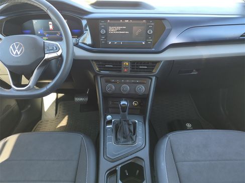 Used 2022 Volkswagen Taos SE w/ Panoramic Sunroof Package image 27