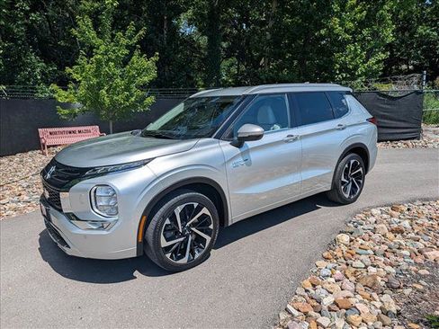 Used 2024 Mitsubishi Outlander SEL AWD/4WD image 1