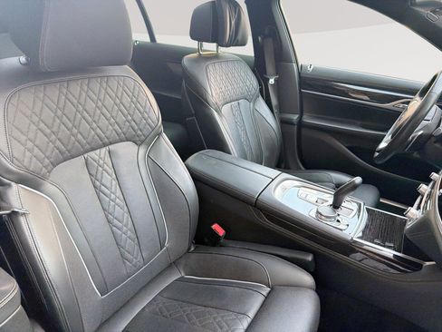 Used 2019 BMW 750i w/ M Sport Package RWD image 28
