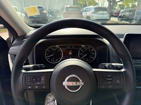 Used 2024 Nissan Rogue S FWD image 17