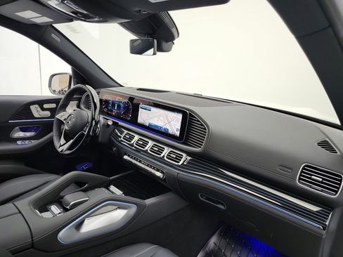 New 2026 Mercedes-Benz GLS 580 4MATIC image 14