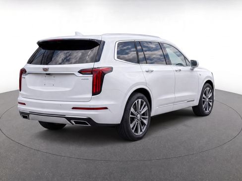 Used 2022 Cadillac XT6 Premium Luxury w/ Technology Package FWD image 4