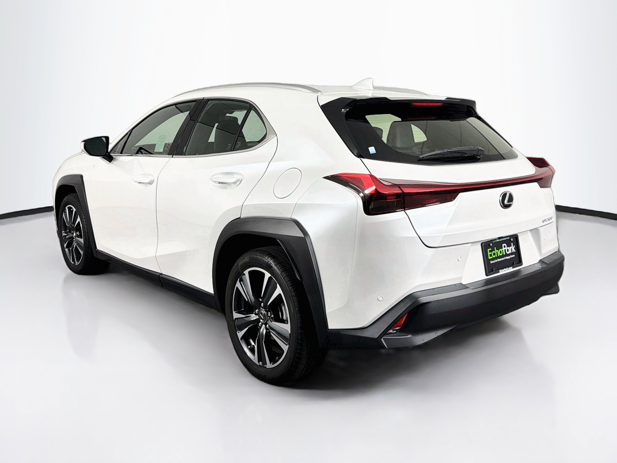 Used 2022 Lexus UX 200 w/ Accessory Package (Z2) FWD image 5