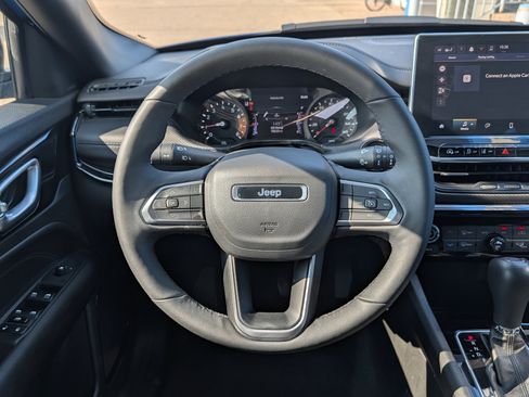 Used 2025 Jeep Compass Latitude w/ Convenience Group AWD/4WD image 12