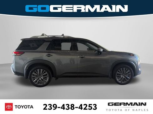 Used 2023 Nissan Pathfinder SL w/ SL Premium Package FWD image 2