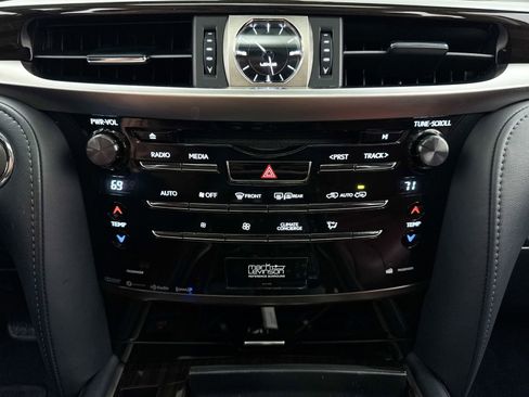 Used 2018 Lexus LX 570 4WD w/ Luxury Package image 27